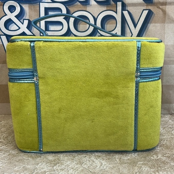 VINTAGE Bath & Body Works True Blue Spa Footcare Set Soothing Socklets Zip Case - Picture 10 of 16